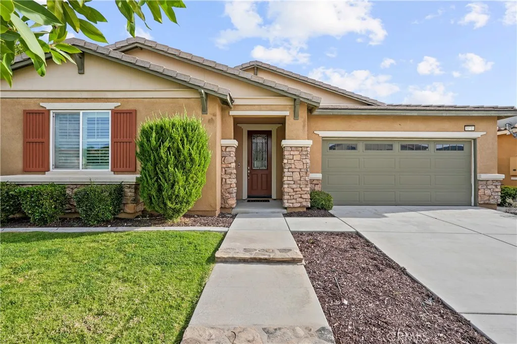 31818 Ruxton, Menifee, California 92584 home-pic-1