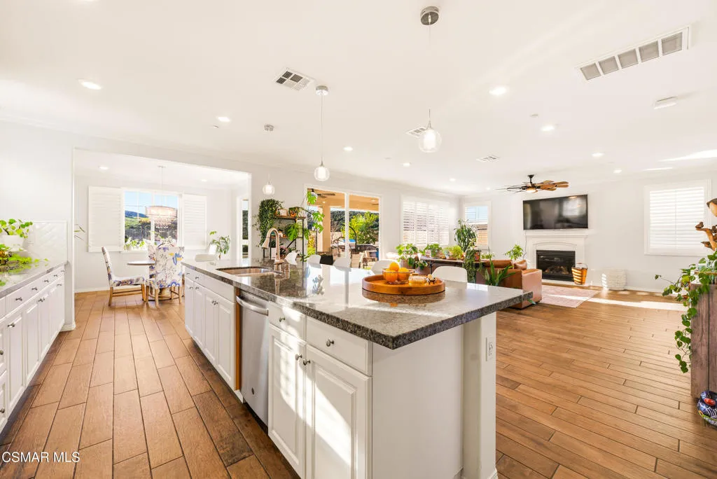 153 Sequoia Avenue, Simi Valley, California 93065 home-pic-21