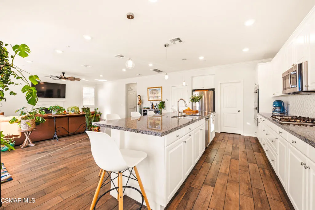153 Sequoia Avenue, Simi Valley, California 93065 home-pic-20