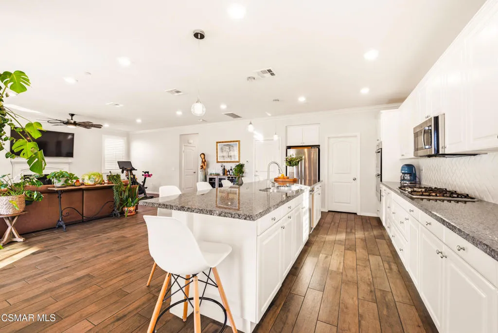 153 Sequoia Avenue, Simi Valley, California 93065 home-pic-24