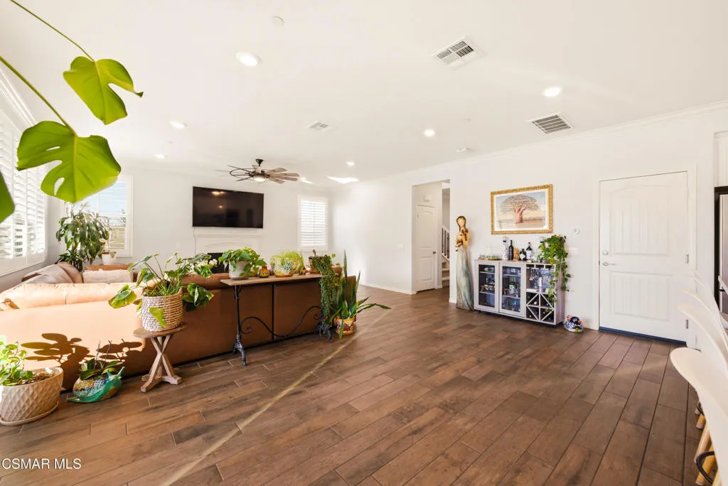 153 Sequoia Avenue, Simi Valley, California 93065 home-pic-12