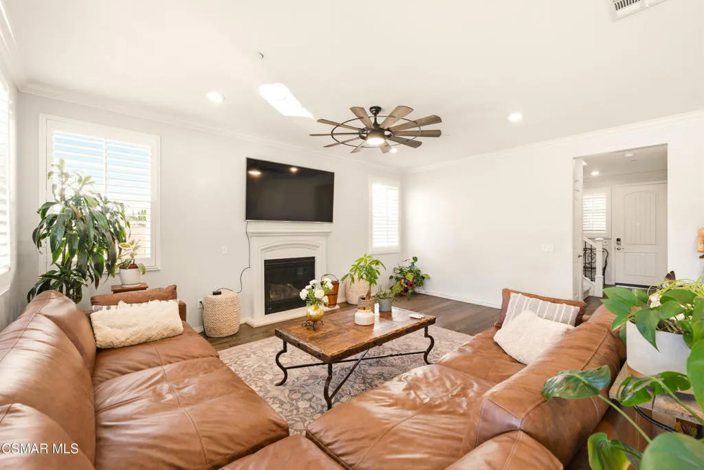 153 Sequoia Avenue, Simi Valley, California 93065 home-pic-14