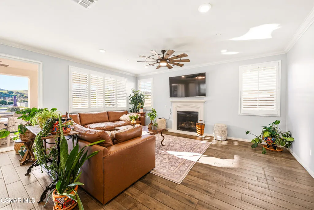 153 Sequoia Avenue, Simi Valley, California 93065 home-pic-10