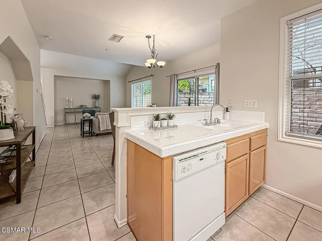 1668 Woodscent Lane, Simi Valley, California 93065 home-pic-17
