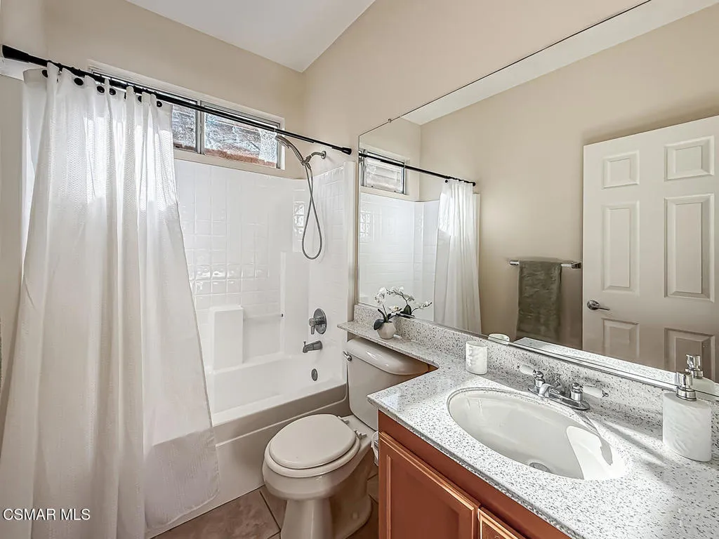 1668 Woodscent Lane, Simi Valley, California 93065 home-pic-32