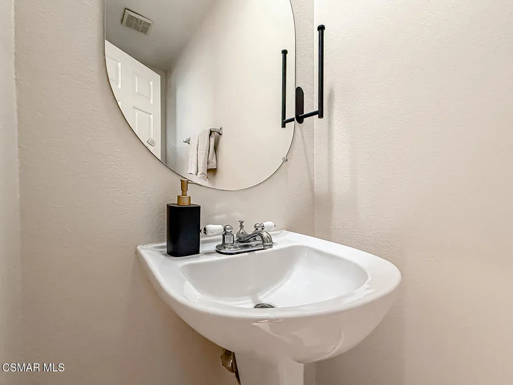 1668 Woodscent Lane, Simi Valley, California 93065 home-pic-7