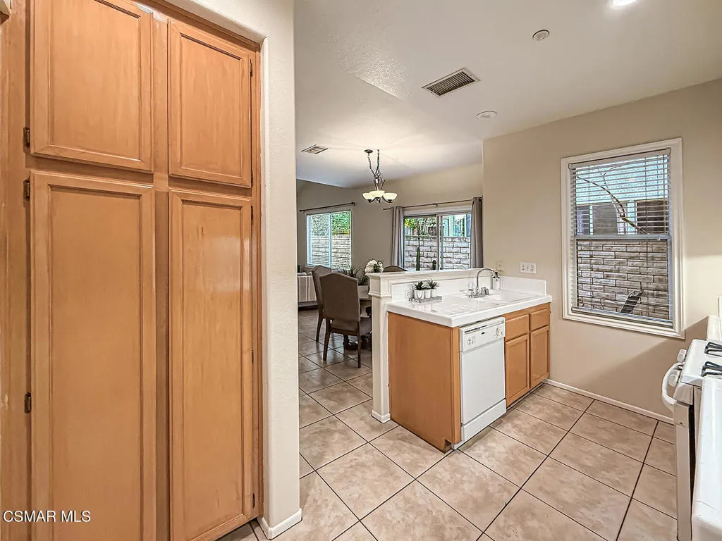 1668 Woodscent Lane, Simi Valley, California 93065 home-pic-18