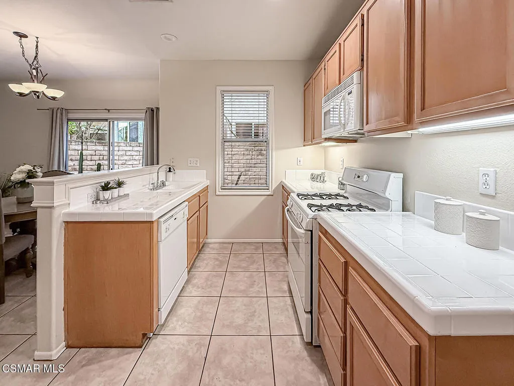 1668 Woodscent Lane, Simi Valley, California 93065 home-pic-14
