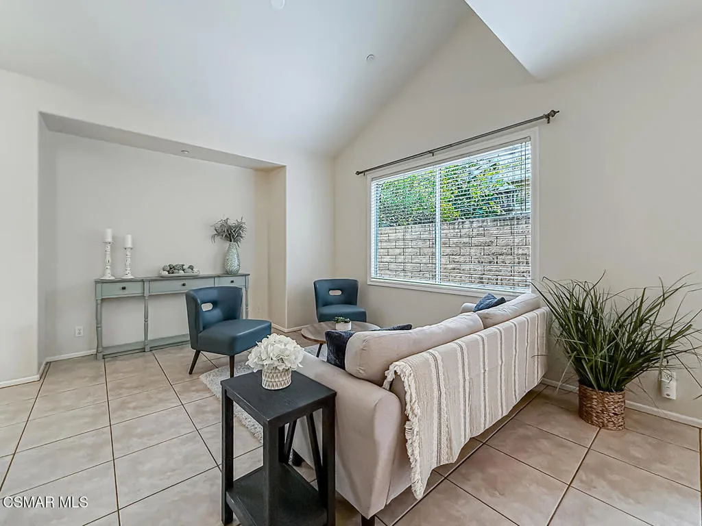 1668 Woodscent Lane, Simi Valley, California 93065 home-pic-10