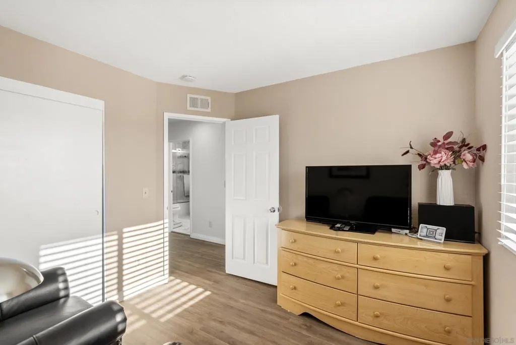 11637 Thomas Hayes Ln, San Diego, California 92126 home-pic-37
