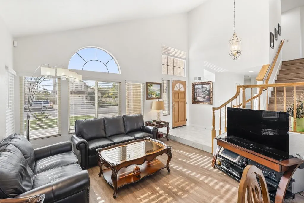 11637 Thomas Hayes Ln, San Diego, California 92126 home-pic-9
