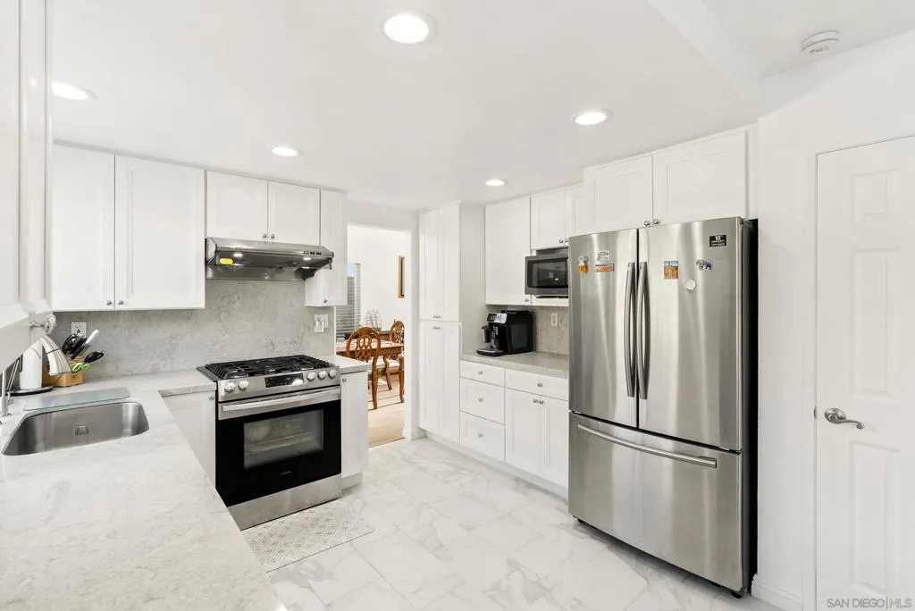 11637 Thomas Hayes Ln, San Diego, California 92126 home-pic-16