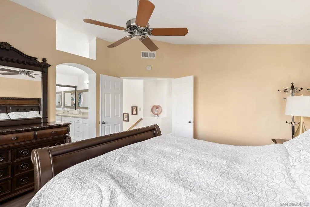 11637 Thomas Hayes Ln, San Diego, California 92126 home-pic-25
