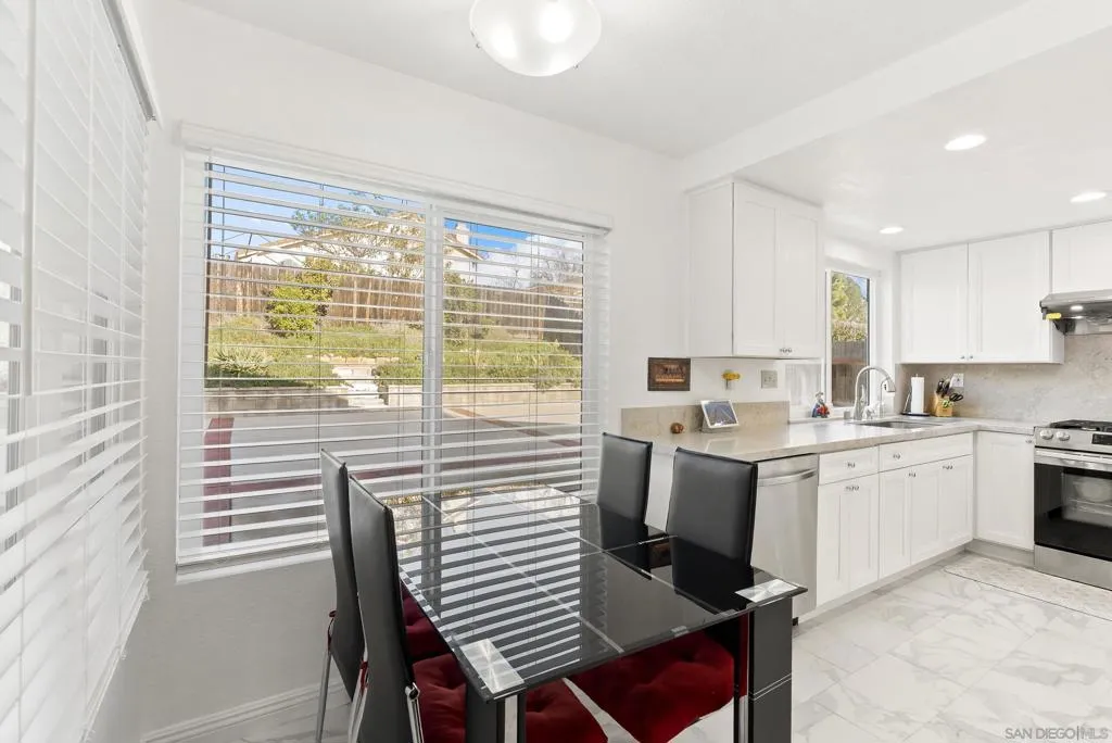 11637 Thomas Hayes Ln, San Diego, California 92126 home-pic-18