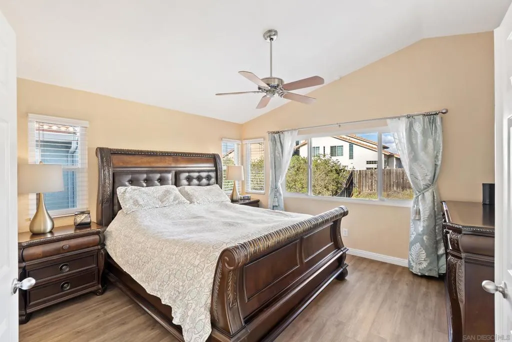 11637 Thomas Hayes Ln, San Diego, California 92126 home-pic-24