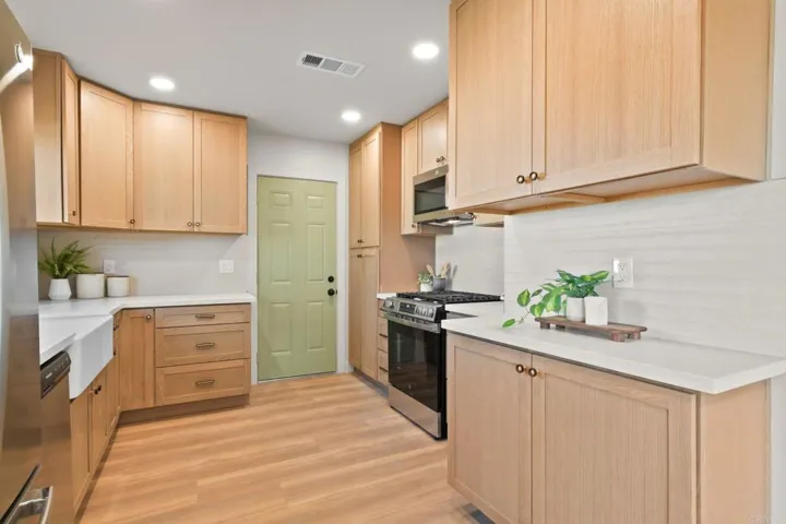 6837 Celia Vista Drive, San Diego, California 92115