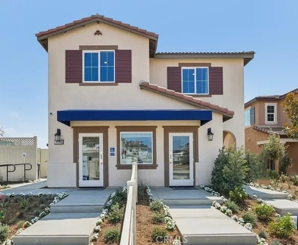 MODEL HOME EXTERIOR