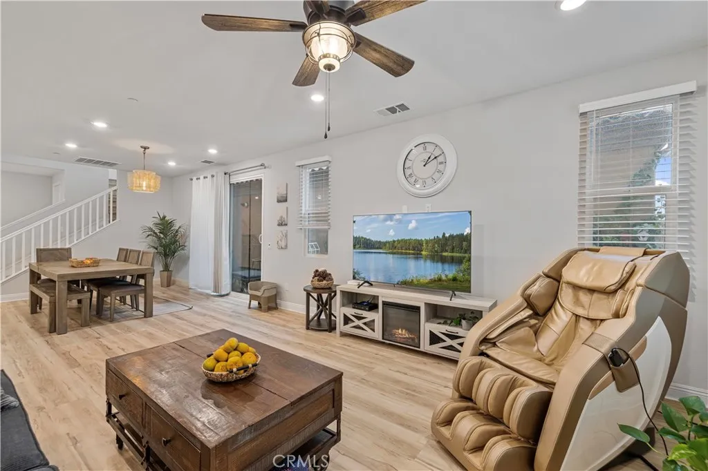 20608 Galloway, Saugus, California 91350 home-pic-8