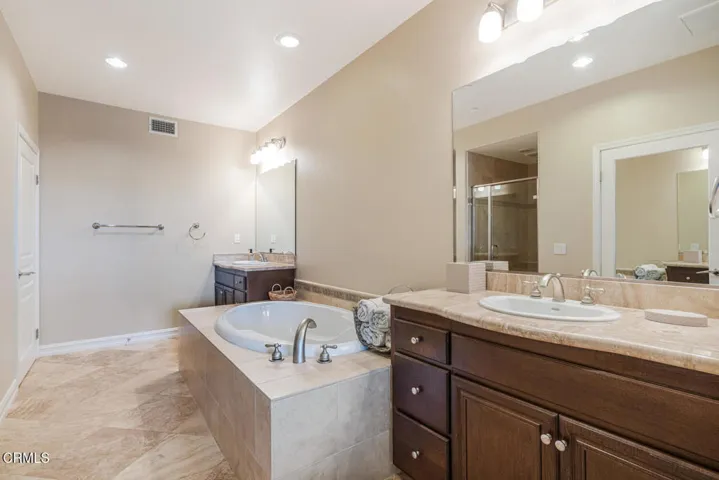1541 Windshore Dr Oxnard CA-large-038-04