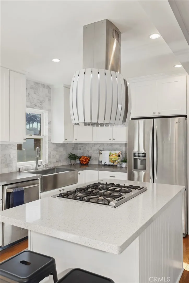 2722 Spreckels Lane, Redondo Beach, California 90278 home-pic-13