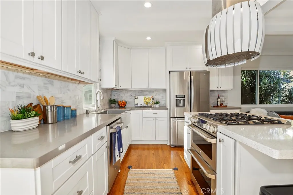 2722 Spreckels Lane, Redondo Beach, California 90278 home-pic-14