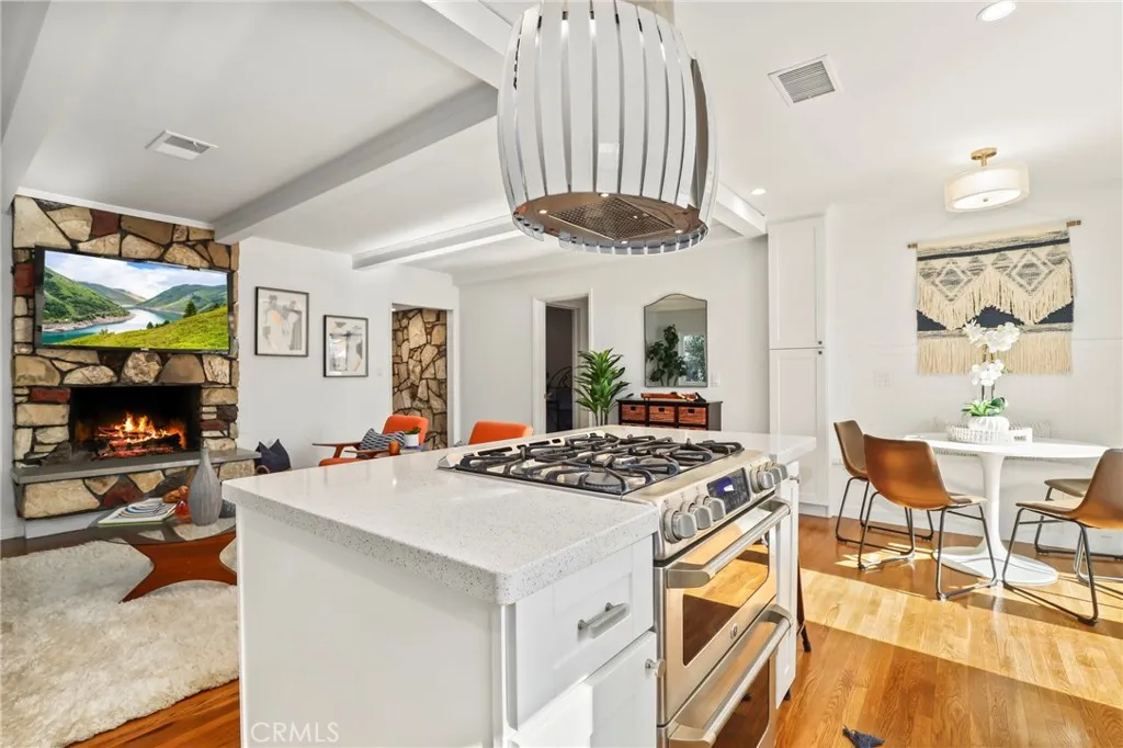 2722 Spreckels Lane, Redondo Beach, California 90278 home-pic-12