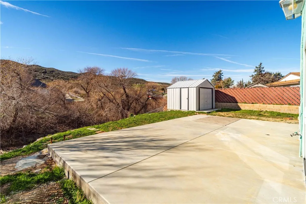 42718 Coolcrest Drive, Lake Hughes, California 93532 home-pic-29