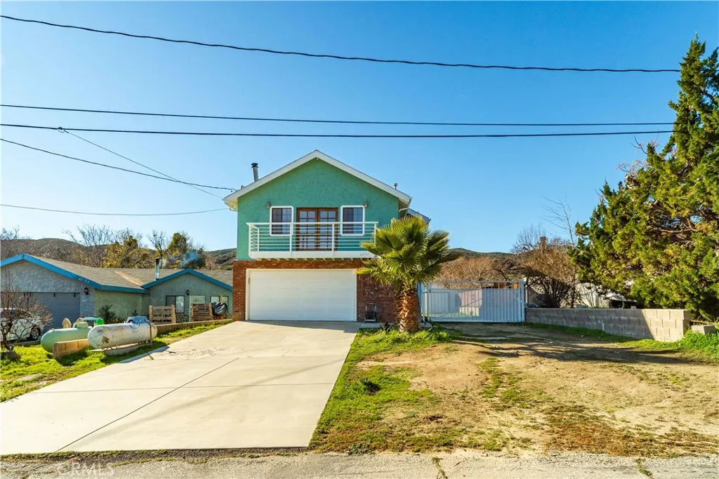 42718 Coolcrest Drive, Lake Hughes, California 93532 home-pic-4