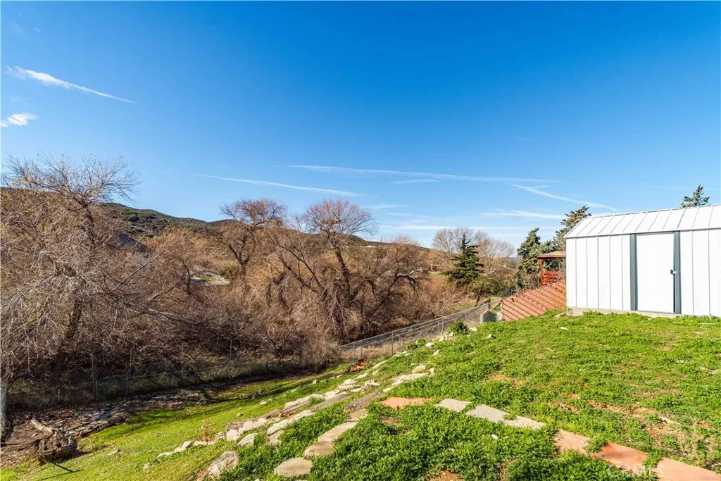 42718 Coolcrest Drive, Lake Hughes, California 93532 home-pic-32