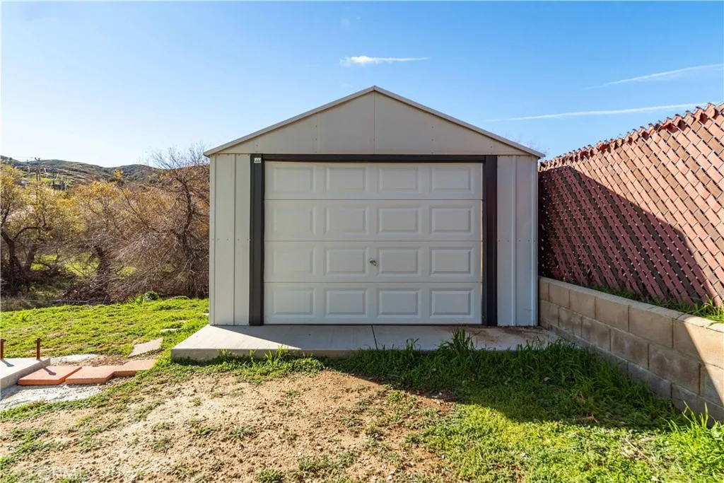 42718 Coolcrest Drive, Lake Hughes, California 93532 home-pic-31