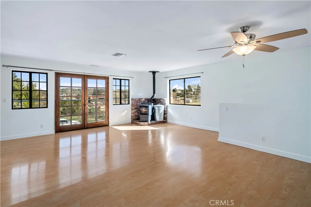 42718 Coolcrest Drive, Lake Hughes, California 93532 home-pic-8