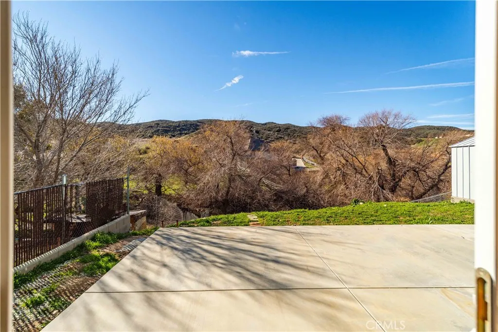 42718 Coolcrest Drive, Lake Hughes, California 93532 home-pic-28