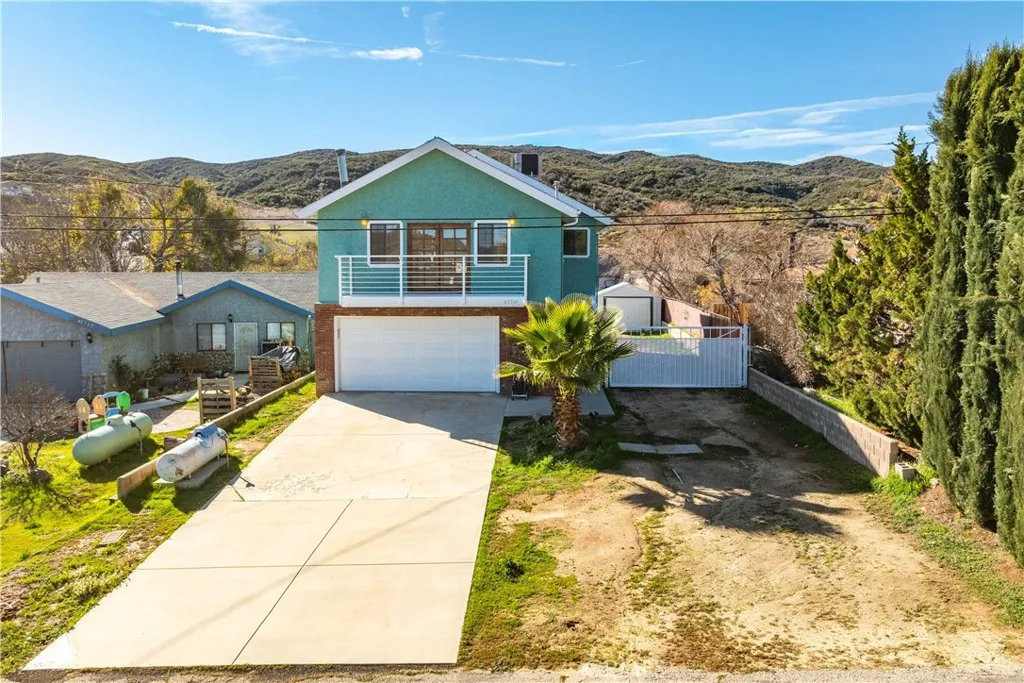 42718 Coolcrest Drive, Lake Hughes, California 93532 home-pic-2