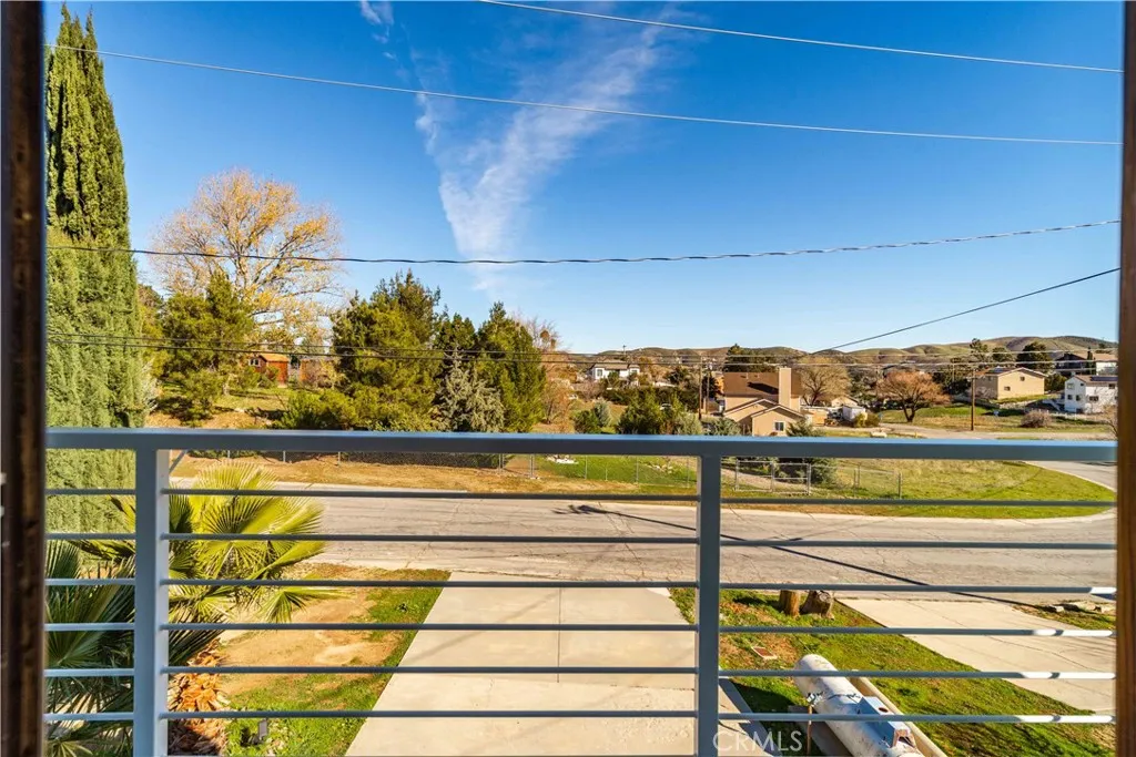 42718 Coolcrest Drive, Lake Hughes, California 93532 home-pic-11