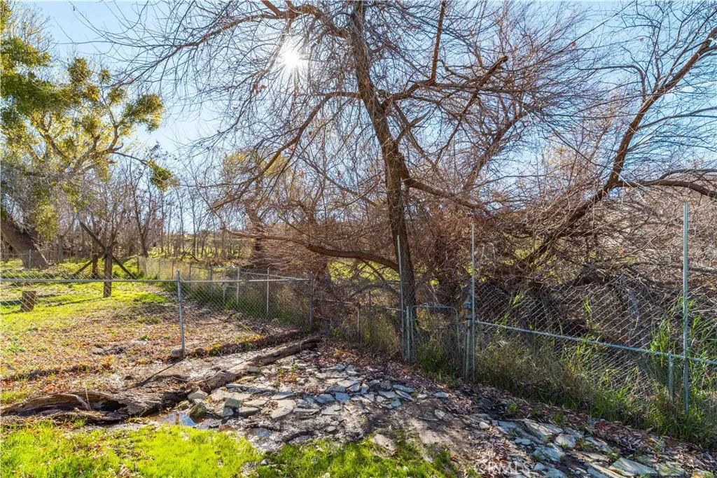 42718 Coolcrest Drive, Lake Hughes, California 93532 home-pic-33