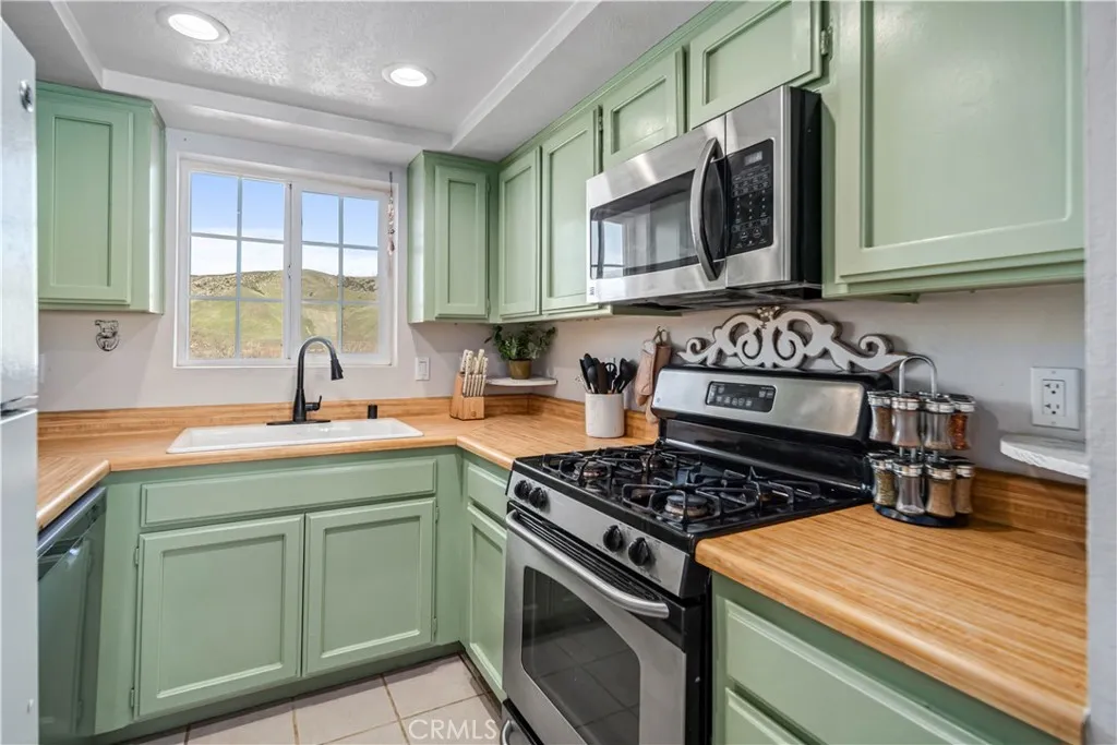 15152 Ojibwa Place, Lake Hughes, California 93532 home-pic-10
