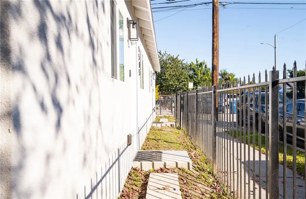 8230 Compton, Los Angeles, California 90001 home-pic-8