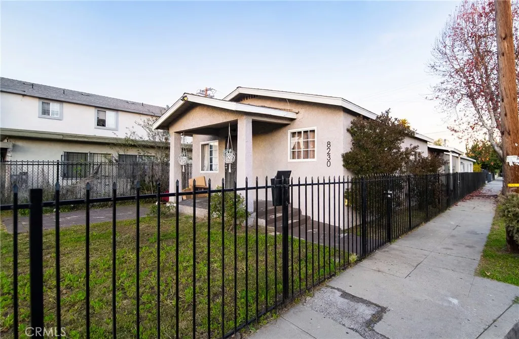 8230 Compton, Los Angeles, California 90001 home-pic-1