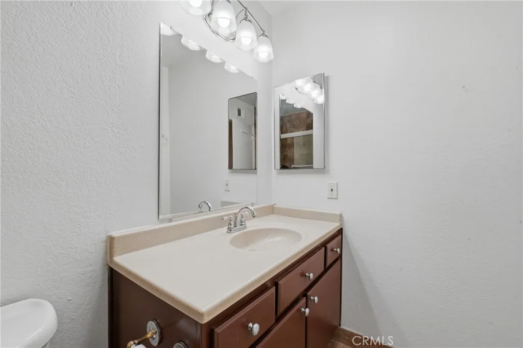 937 N Greenpark, Covina, California 91724 home-pic-42