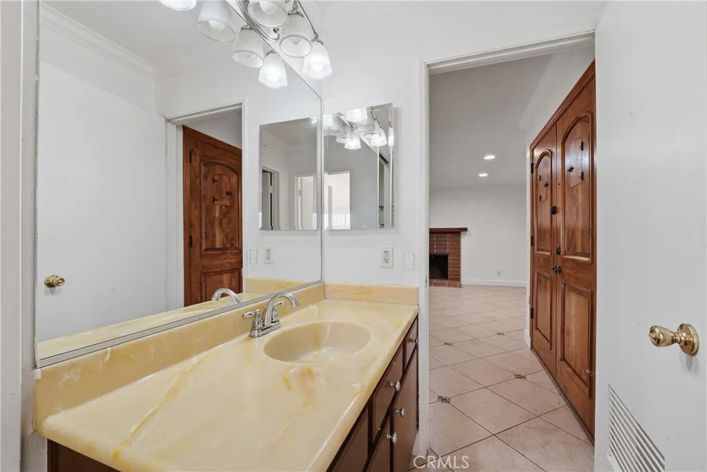 937 N Greenpark, Covina, California 91724 home-pic-38