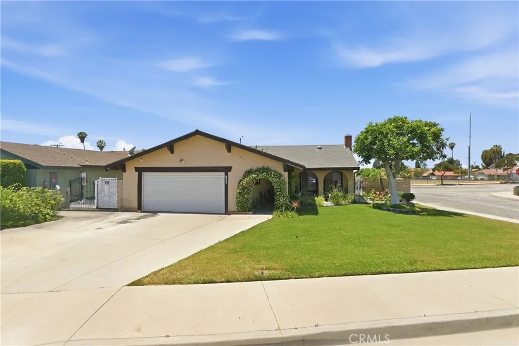 937 N Greenpark, Covina, California 91724 home-pic-2
