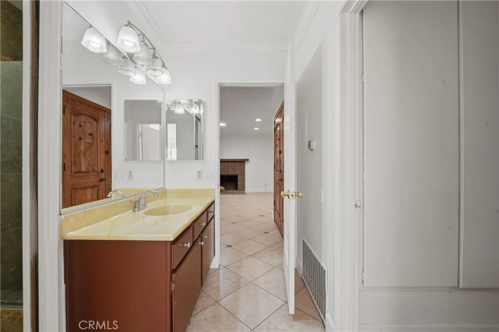 937 N Greenpark, Covina, California 91724 home-pic-37