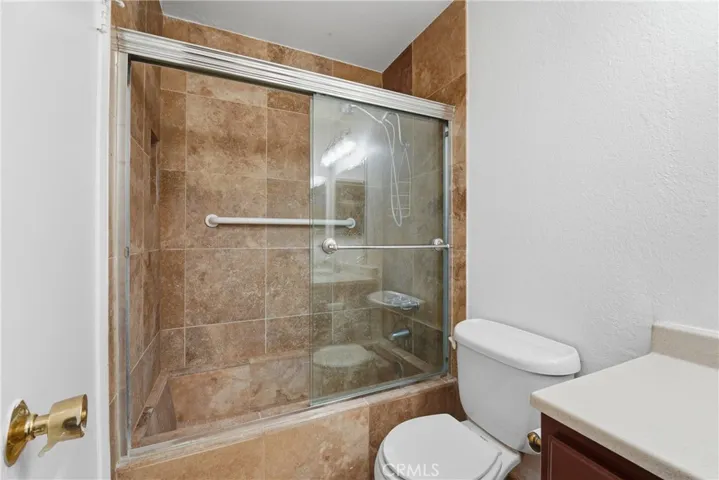 Secondary Bathroom Bathtub/Shower Combo