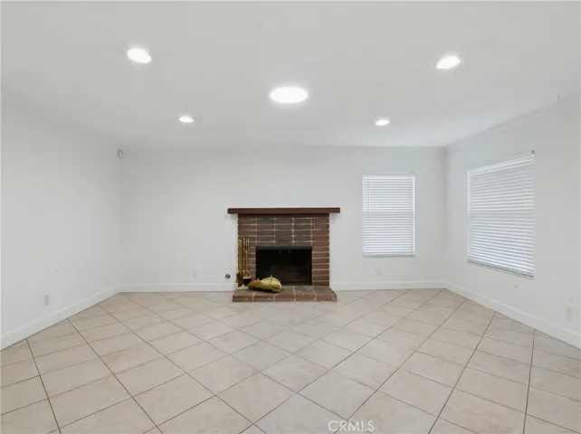 Living Room with fireplace