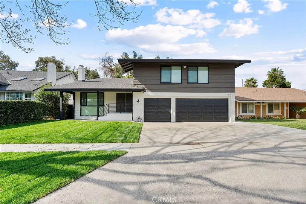 2534 Alona, Santa Ana, California 92706 home-pic-1