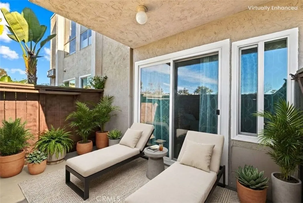 Patio(Virtually staged)
