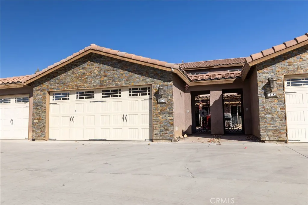 14176 Kiowa, Apple Valley, California 92307 home-pic-1