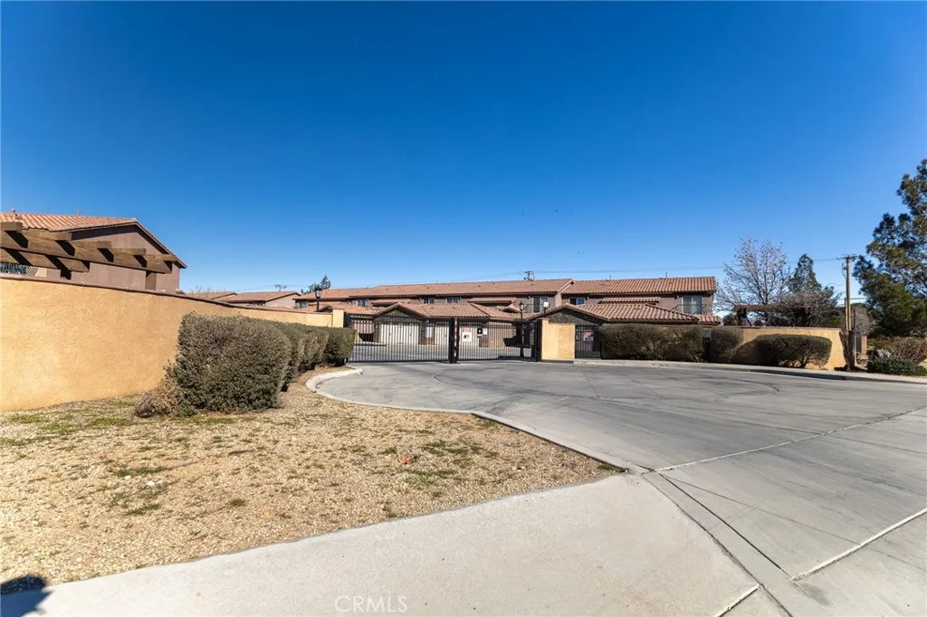 14176 Kiowa, Apple Valley, California 92307 home-pic-5