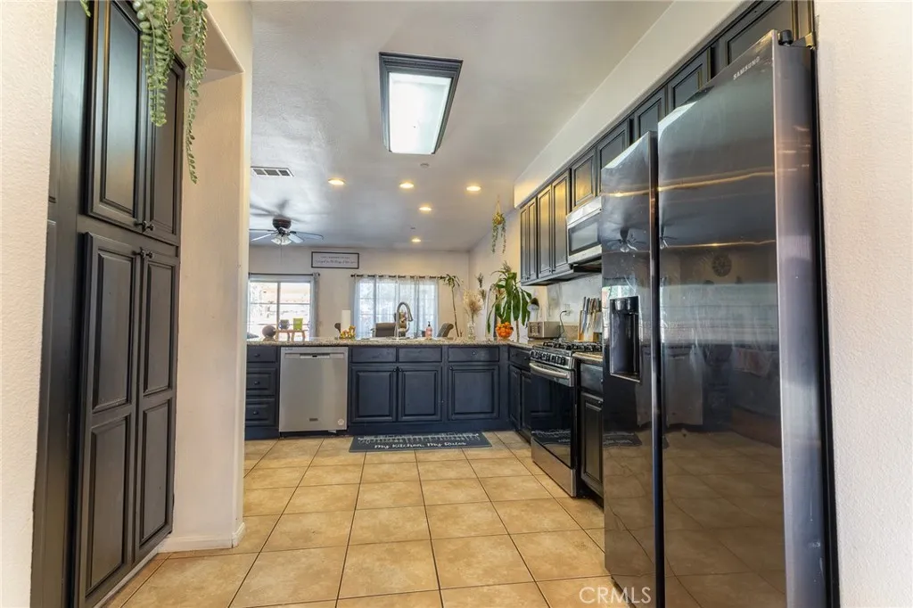 14176 Kiowa, Apple Valley, California 92307 home-pic-22