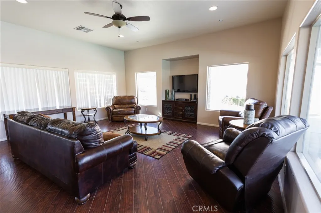 14176 Kiowa, Apple Valley, California 92307 home-pic-51